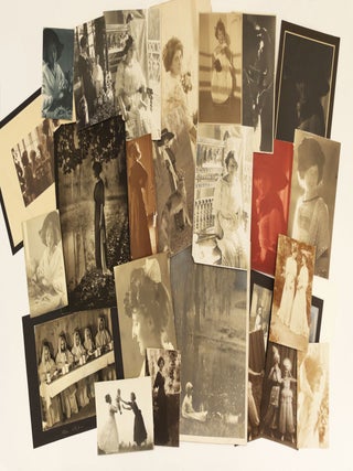 Item #4234 Archive réunissant 53 photographies par le célèbre photographe...