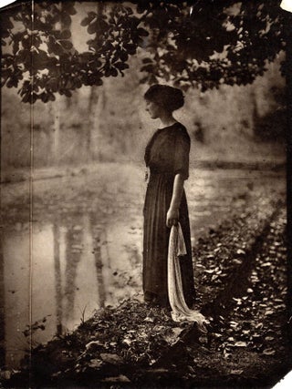 Archive réunissant 53 photographies par le célèbre photographe espagnol, accompagnées de 6 photographies de studio.