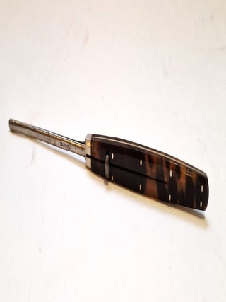 Bistouri à gaine ou lame cachée à manche en écaille, circa 1870-1880