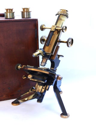 Microscope "Henri Van Heurck" provenant de la collection d'Orville Golub