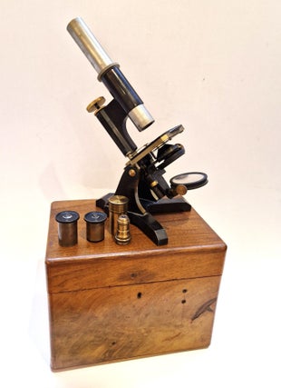 Item #4518 Microscope moyen modèle numéro 119, fin du XIXe siècle. Thury et...