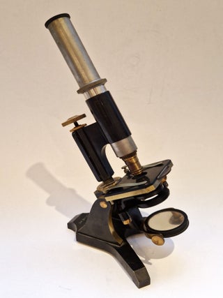 Microscope moyen modèle numéro 119, fin du XIXe siècle