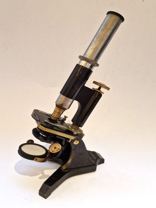 Microscope moyen modèle numéro 119, fin du XIXe siècle