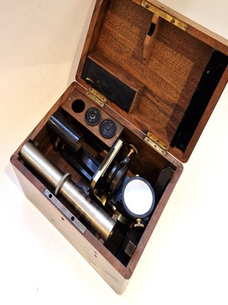 Microscope moyen modèle numéro 119, fin du XIXe siècle
