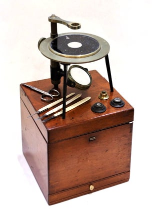 Item #4519 Microscope de dissection de forme ronde d'après Watson, circa 1860-1870. William HEATH