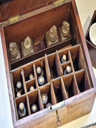 Pharmacie personnelle et portable, vers 1860