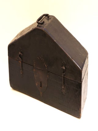 Grand coffret de forme pyramidale, France, XVIIe