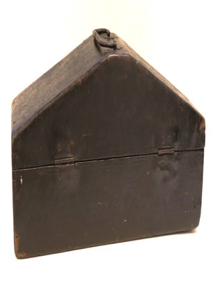 Grand coffret de forme pyramidale, France, XVIIe
