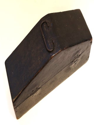 Grand coffret de forme pyramidale, France, XVIIe