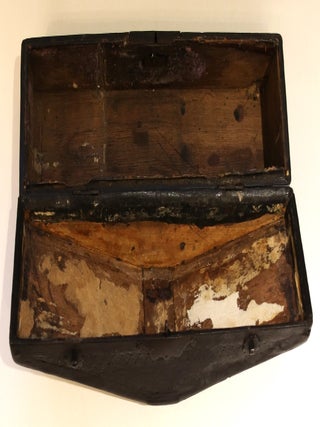 Grand coffret de forme pyramidale, France, XVIIe
