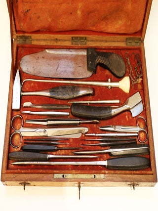 Item #4775 Coffret d’autopsie et de dissection ayant appartenu à Ernest Goupil. LÜER,...