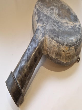 Bassin de lit ou urinal en étain, XVIIIe