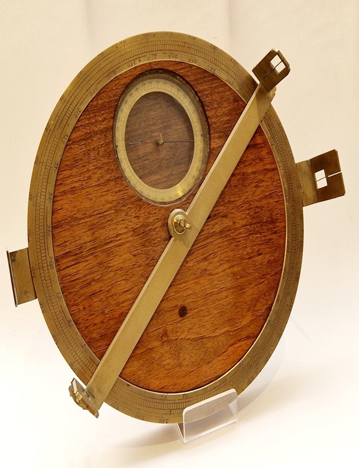 Item #4901 Planchette de topographie en noyer et laiton, France, XVIIIe si&egrave;cle