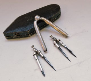 Rare et précoce modèle en argent du “new pair of pocket compasses” inventé par Jones, c. 1800