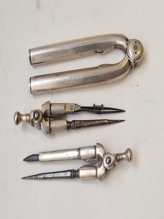 Rare et précoce modèle en argent du “new pair of pocket compasses” inventé par Jones, c. 1800