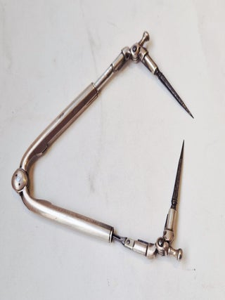 Rare et précoce modèle en argent du “new pair of pocket compasses” inventé par Jones, c. 1800