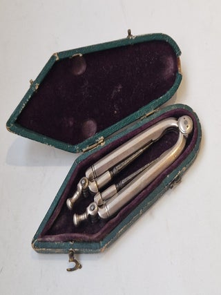 Rare et précoce modèle en argent du “new pair of pocket compasses” inventé par Jones, c. 1800