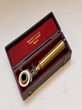 Item #5001 Appareil d'éclairage à prisme interne pour microscope, circa 1900-1910. Nachet
