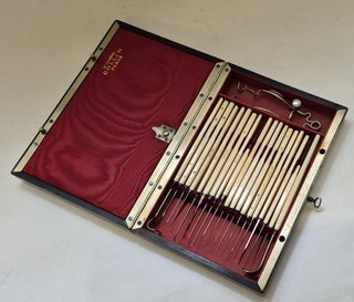 Luxueux nécessaire de chirurgie ophtalmologique dans un coffret en ébène - provenant des ateliers Charrière, Robert et Collin puis Collin