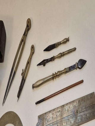 Etui de mathématiques en laiton, circa 1700