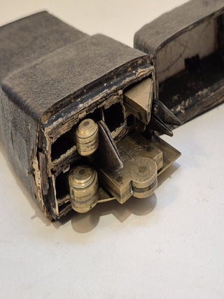 Etui de mathématiques en laiton, circa 1700