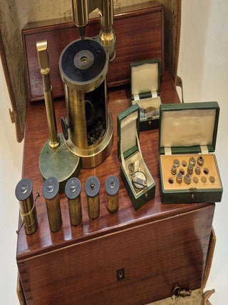 Grand modèle de microscope à tambour, circa 1845, avec provenance