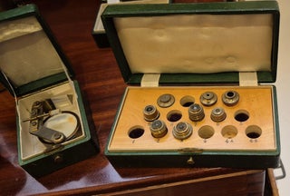 Grand modèle de microscope à tambour, circa 1845, avec provenance