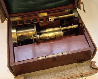 Grand modèle de microscope à tambour, circa 1845, avec provenance