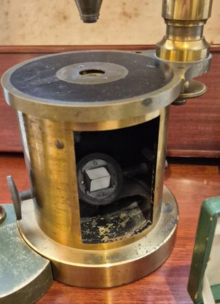 Grand modèle de microscope à tambour, circa 1845, avec provenance