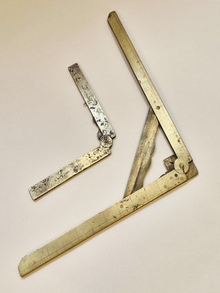 Item #5181 Ensemble de deux règles en laiton, XVIIIe. Baradelle
