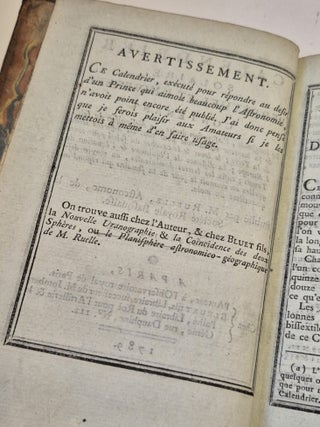 Calendrier solaire, perpétuel et universel, contenant la longitude, l'ascension droite, la déclinaison du soleil et sa hauteur quotidienne pour tous les différens lieux de la Terre…