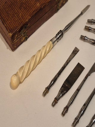 Coffret de petite chirurgie dentaire, France, circa 1820