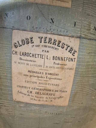 Grand globe terrestre 50cm par Larochette et Bonnefont
