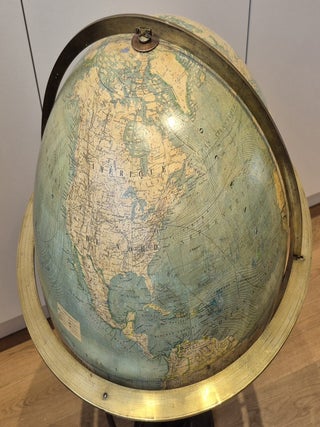Grand globe terrestre 50cm par Larochette et Bonnefont