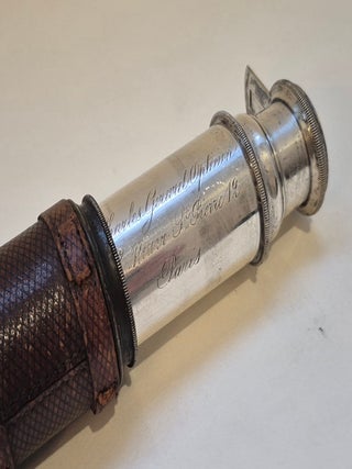 Forme peu commune d'une longue-vue française en argent et laiton argenté, signée Charles Gerard, vers 1810-1820.