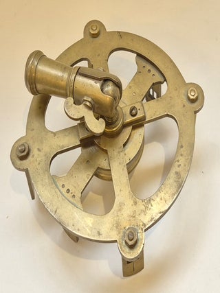 Cercle d'arpentage en laiton à six pinnules, France, circa 1700