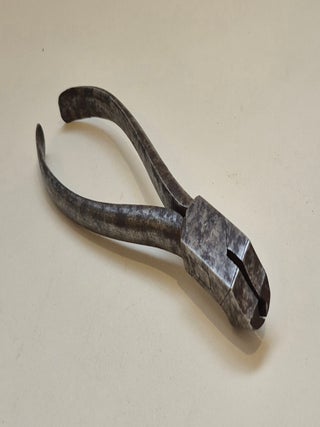 Tenaille incisive ou pince à ose en fer forgé, XVIIIe