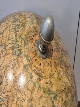 Grand globe terrestre Dubail de 50cm par Lebegue