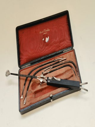 Item #5404 Pr&eacute;coce lampe &eacute;lectrique m&eacute;dicale pour endoscopie avec caut&egrave;res pour ORL. Charles...