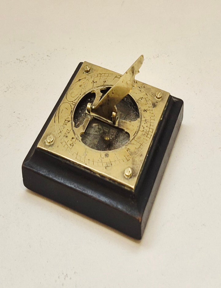 Item #5432 Cadran solaire monolatitude, circa 1780. David Beringer.
