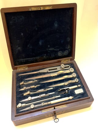 Item #5451 Bo&icirc;te d'instruments de math&eacute;matiques ou d'architecte &agrave; un plateau,...