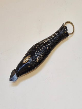 Flamme ou lancette &agrave; ressort en forme de poisson, circa 1845