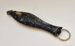 Flamme ou lancette à ressort en forme de poisson, circa 1845