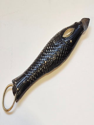 Flamme ou lancette &agrave; ressort en forme de poisson, circa 1845