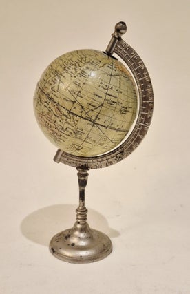 Petit globe terrestre par NK éditeurs, circa 1910