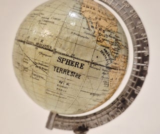 Petit globe terrestre par NK éditeurs, circa 1910